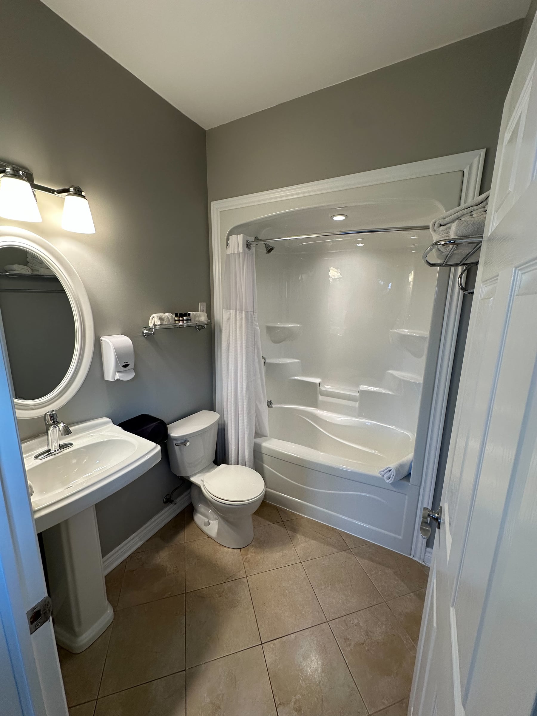 Room 1 — ensuite bathroom