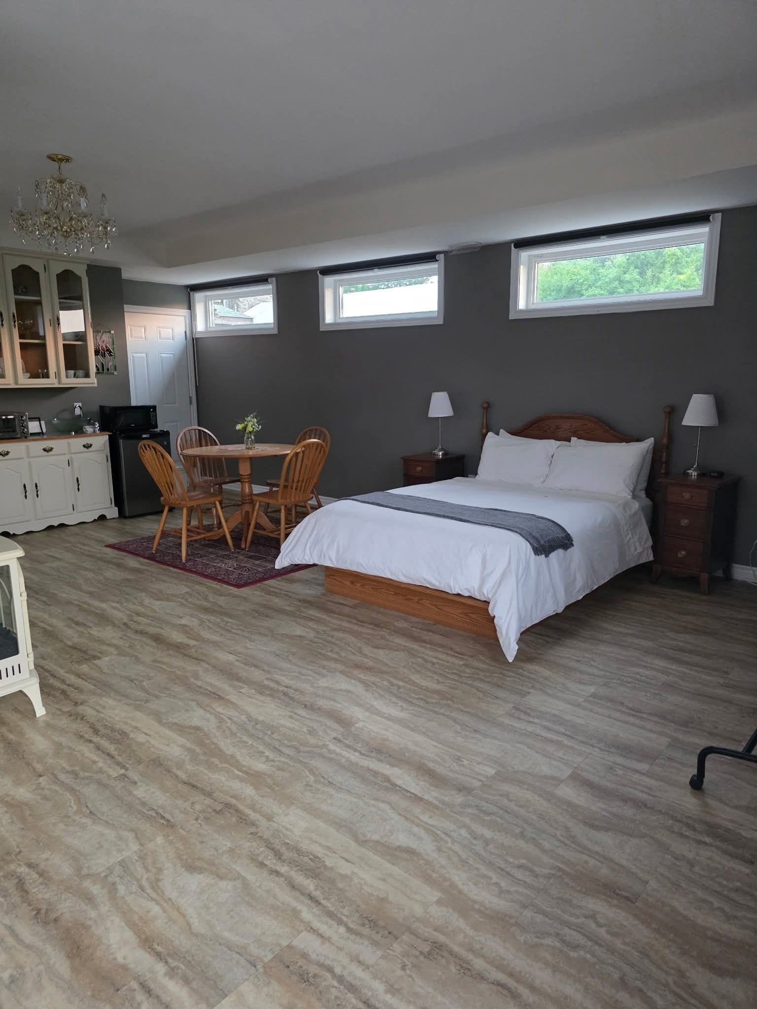 Room 6 — Annex ground floor suite